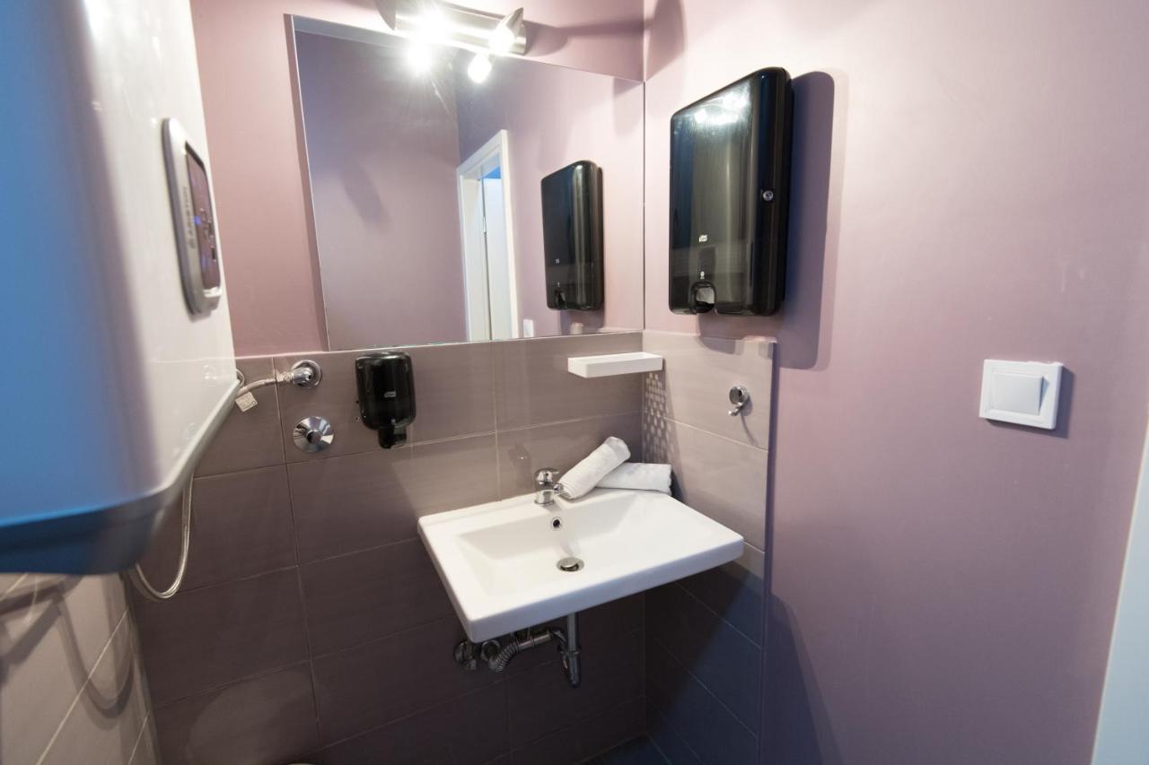 זאגרב The Dots Hostel מראה חיצוני תמונה